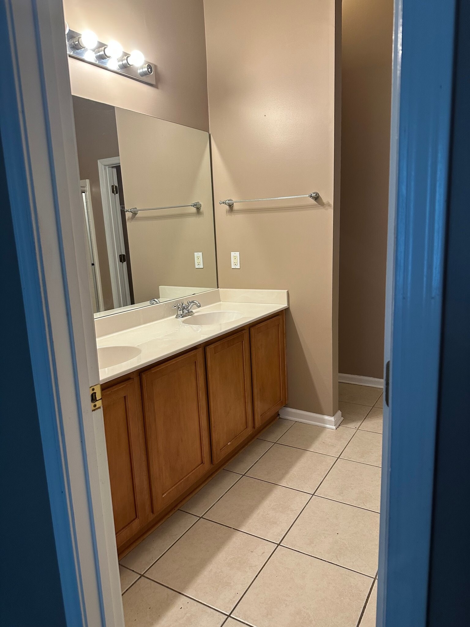 Building Photo - 460 Live Oak Walk
