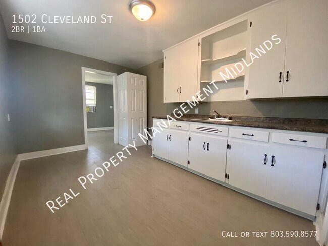 Building Photo - Duplex near Columbia College! Apply Now!