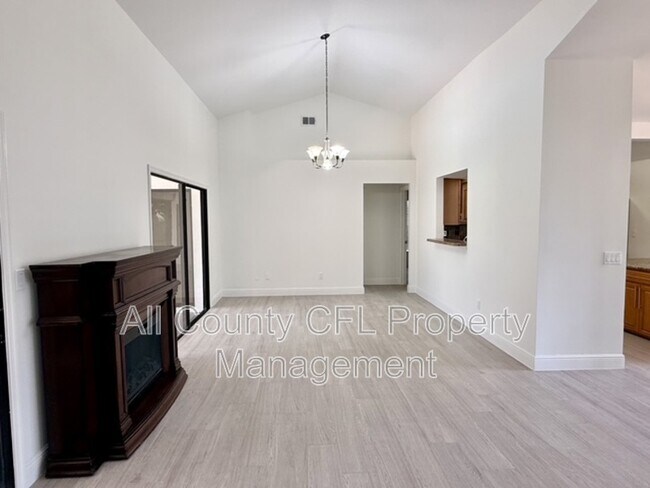 Building Photo - 553 Walnut Grove Pl
