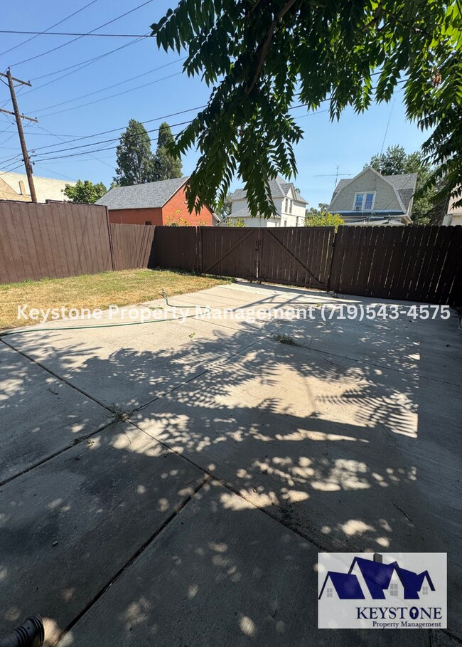 Building Photo - Charming Pet Friendly House 2 Bedroom/1.5 Bathroom/Oversized Garage $1500/$1500