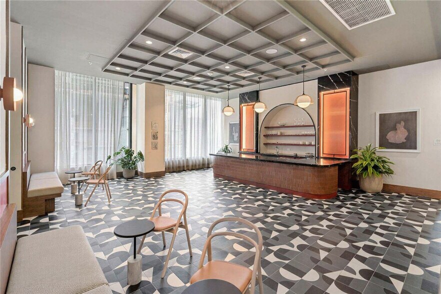 Building Photo - 11 NE 6th St