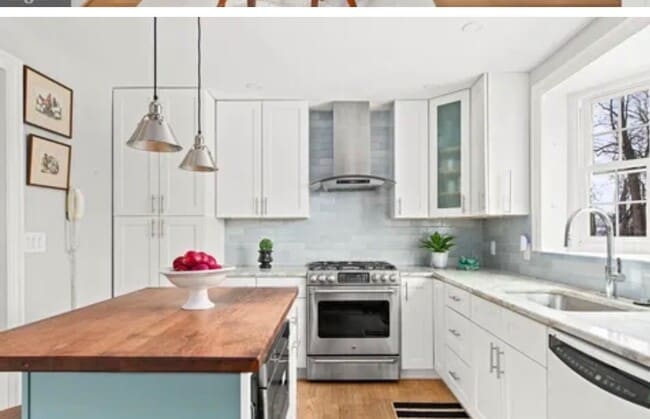 Building Photo - 444 St Davids Ave