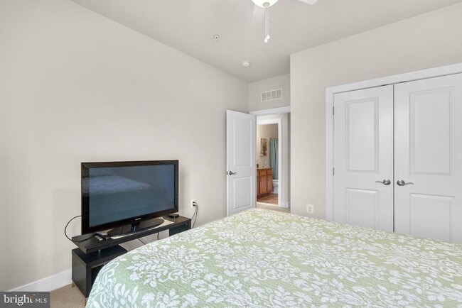 Building Photo - 711 McKenzie Ave