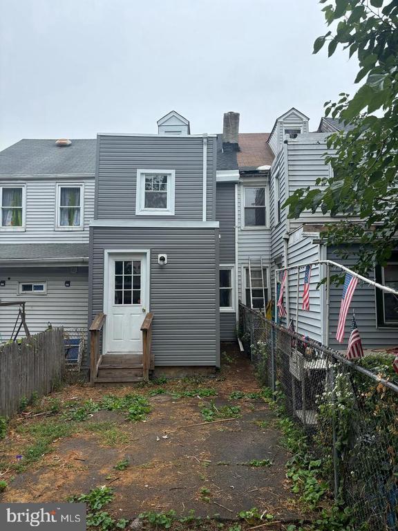 Building Photo - 334 Middlesex St