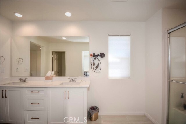 Building Photo - 24218 Hillcrest Dr