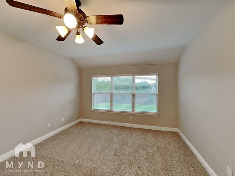 Building Photo - 405 Bentley Dr