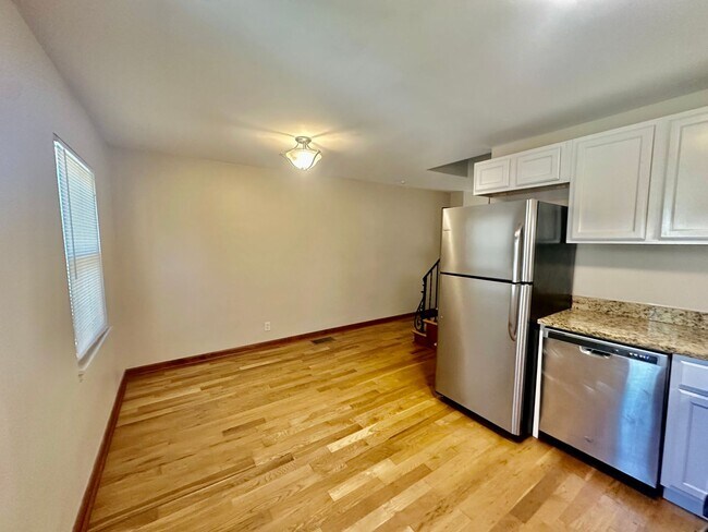 Building Photo - 230-232 W Pacemont