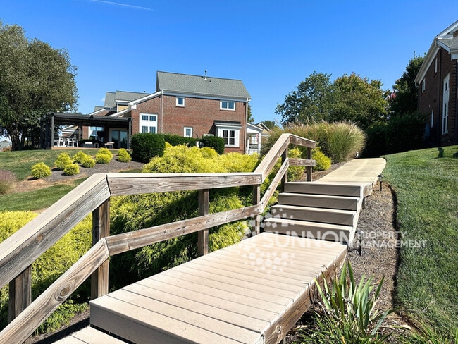 Building Photo - Live your best Lake Life 4 BR 2.5 BA