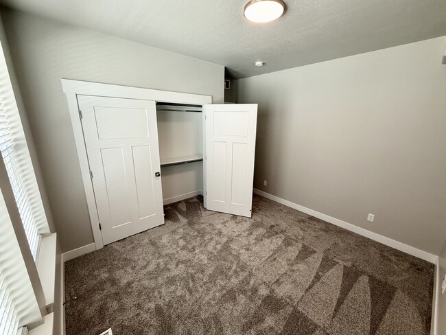 Building Photo - 1063 S 2760 E
