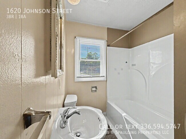 Building Photo - 1620 Johnson St