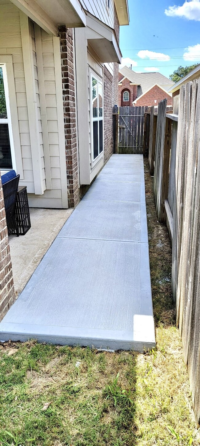 Building Photo - 2534 Pines Pointe Dr