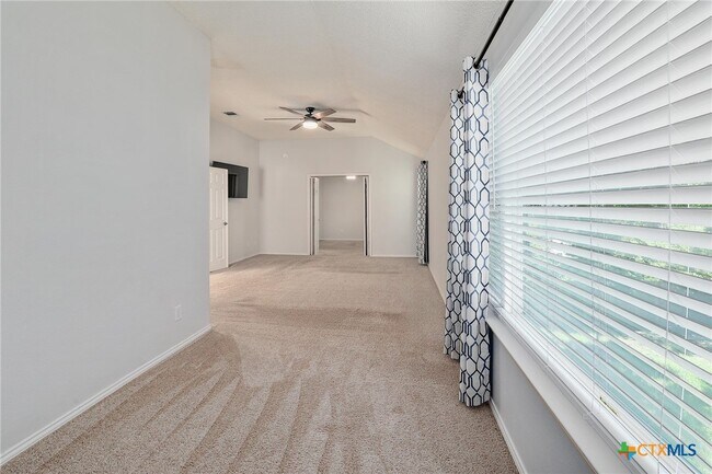 Building Photo - 703 Ivy Ct