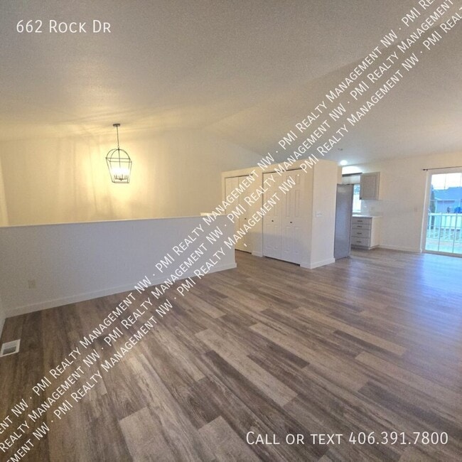Building Photo - 662 Rock Dr