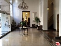 Building Photo - 570 N Rossmore Ave