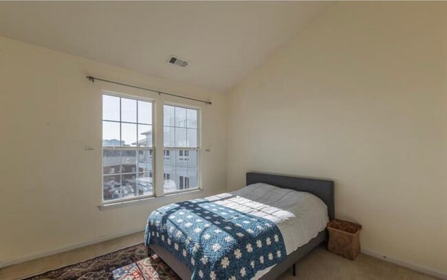 Building Photo - 801 S Greenbrier St