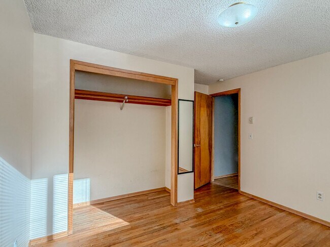 Building Photo - 3221340