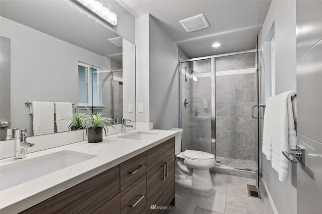 Building Photo - CLICK "REQUEST A TOUR" NOW!