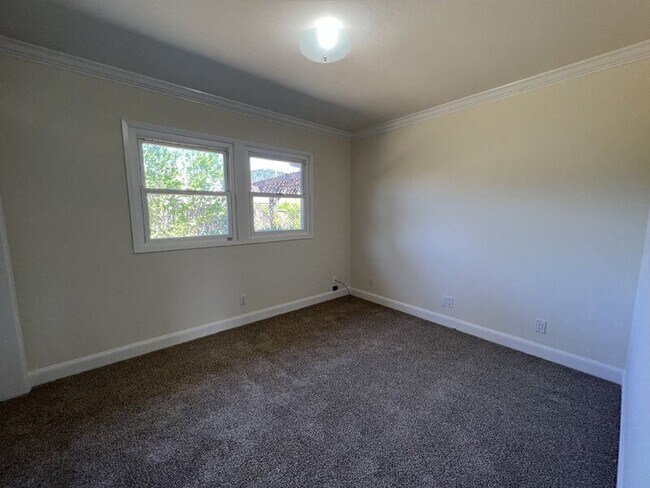 Building Photo - 25 El Camino Dr