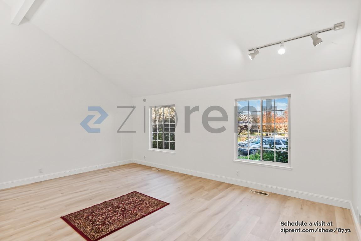 Building Photo - 2025 Park Royal Dr