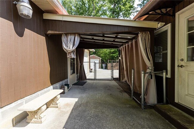 Building Photo - 472 Edwards Ct NW
