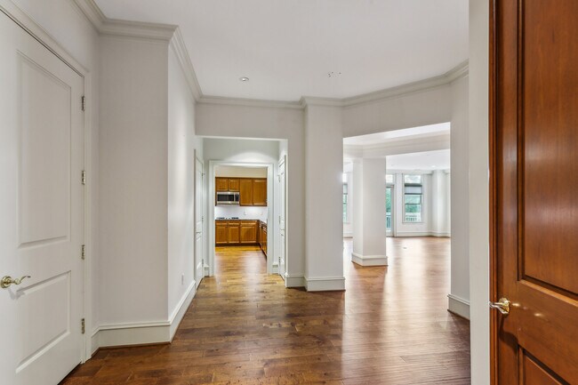 Building Photo - 2500 Peachtree Rd NW