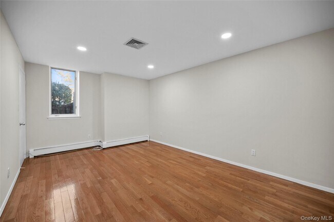 Building Photo - 520 Ashford Ave