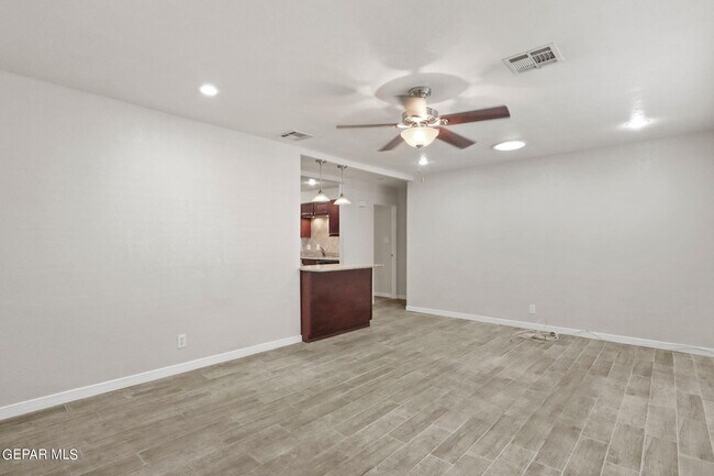 Building Photo - 921 Ash Ln