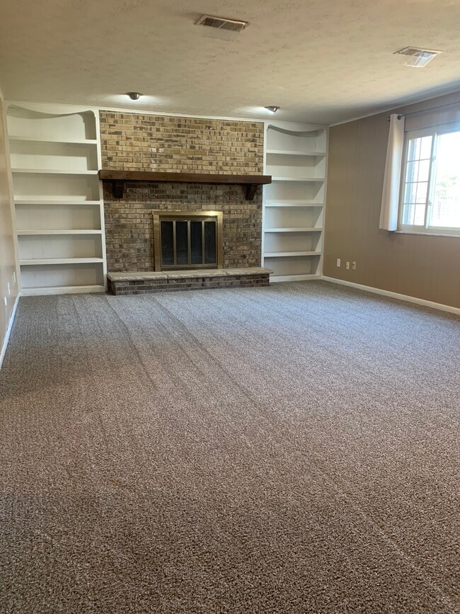 Building Photo - 1424 Town Hall Rd