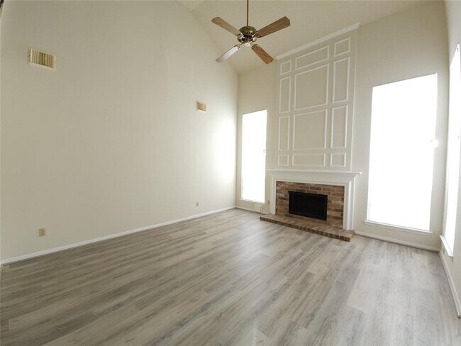 Building Photo - 3226 Country Club Blvd
