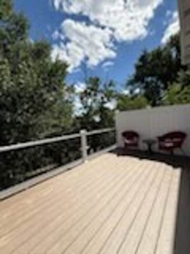 Building Photo - AMAZING 2 Bedroom / Office Townhome for Rent!