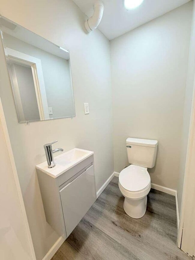 Building Photo - Spacious and beautifully updated 4-bedroom...