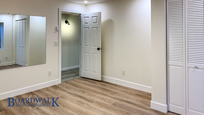 Building Photo - Modern Living Meets Mountain Lifestyle in Sandy