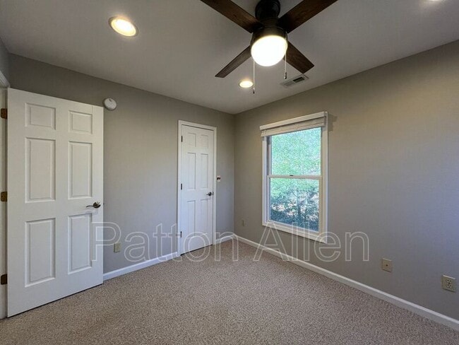 Building Photo - 212 Appleton Dr