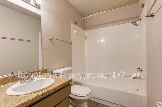 Building Photo - 5309 E 47th Pl