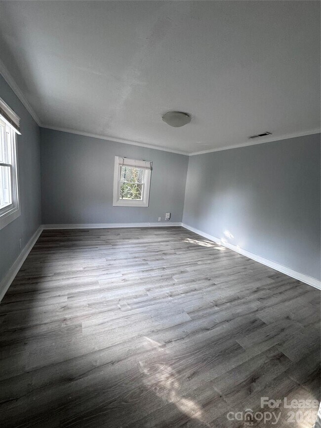 Building Photo - 65 White St SW