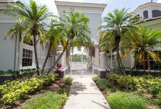 Building Photo - 14036 Fairway Island Dr