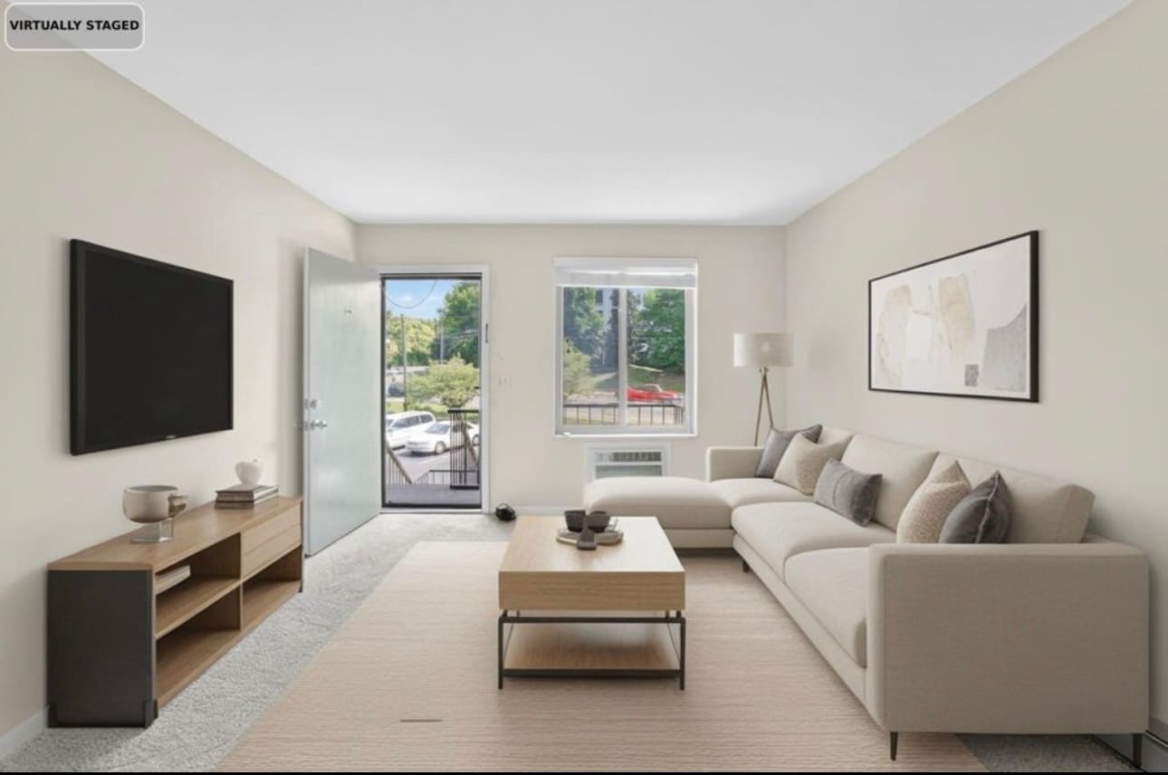 Building Photo - 2601 Hillsboro Pike