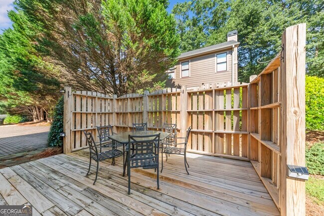 Building Photo - 135 Idlewilde Dr