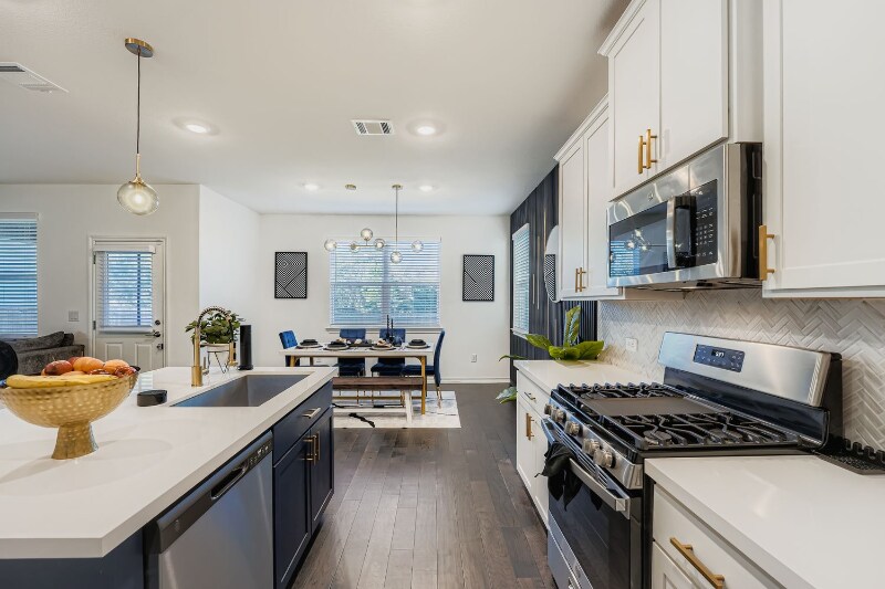 Building Photo - 2902 Bronx Dr