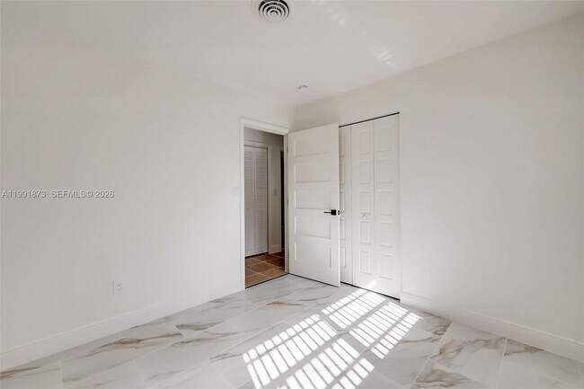 Building Photo - 1601 SW 32nd Pl