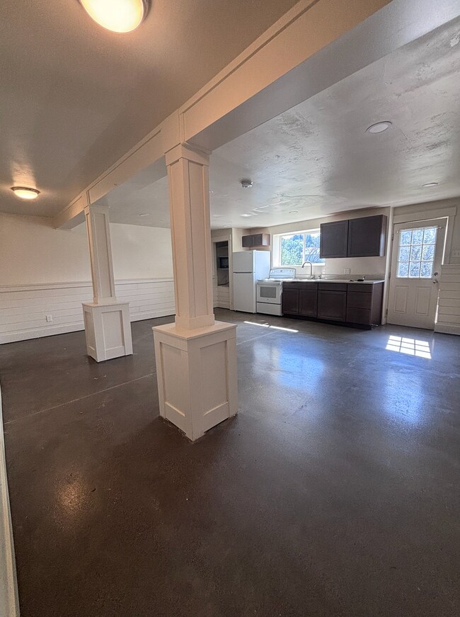 Building Photo - 1755 S Von Elm St