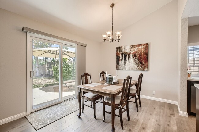 Building Photo - Impressive Oceanside Home For Rent