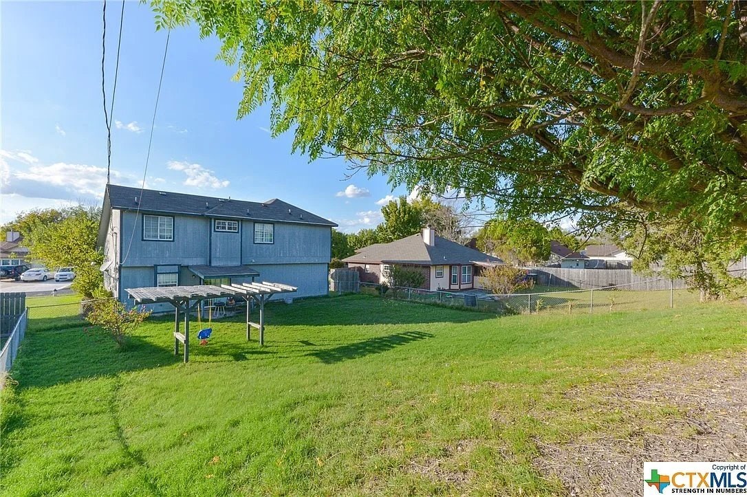 Building Photo - 2404 Magnum Cir