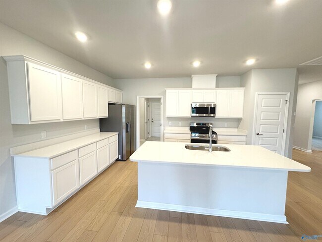 Building Photo - 139 Little Britain St