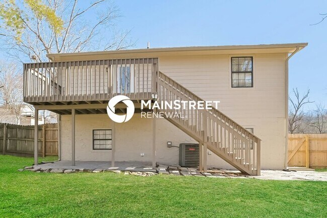 Building Photo - 3 Bedroom Pet-Friendly Home in KNOXVILLE, TN with Main Street Renewal