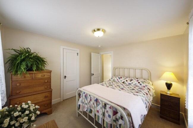 Building Photo - 723 S Allen St