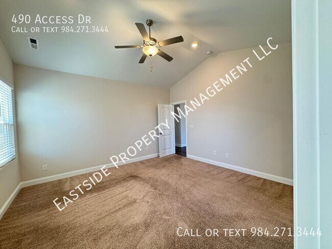 Building Photo - 490 Access Dr