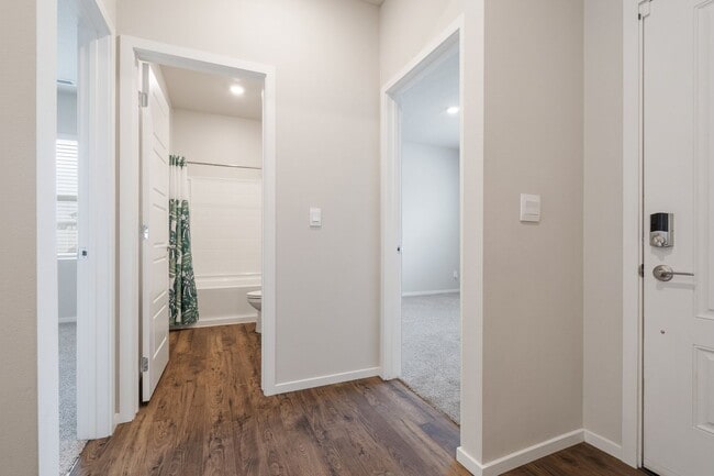 Building Photo - Modern Comfort in Country View Meadows – 3...