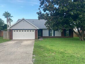Building Photo - Beach Access 5BR 3Bath Home in Mary Esther