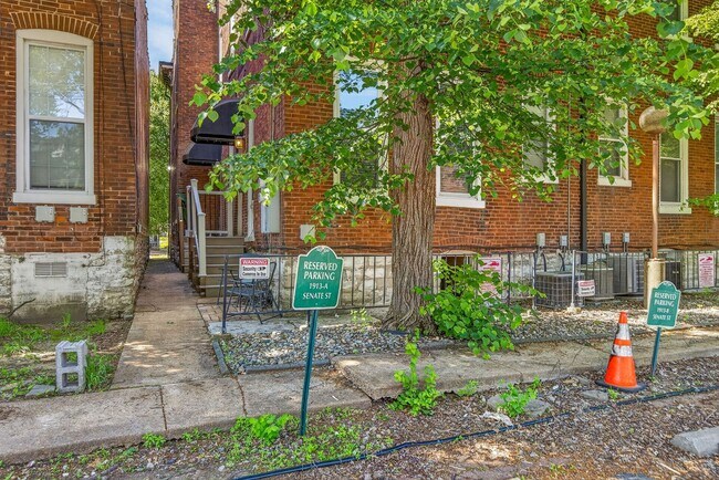 Building Photo - Fully Furnished 1-Bedroom in Benton Park | Utilities Included | 3, 6 & 9 Month Leases